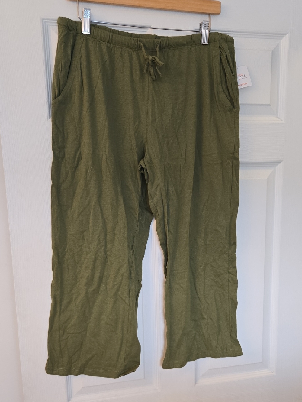 Women’s Olive Cropped Drawstring Jogger Pants with Side Pockets